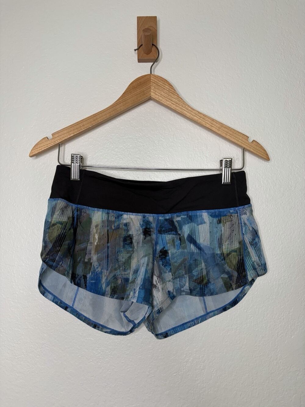 Lululemon Speed Up Short in Sun Dazed Multi Blue Pattern Size 4 Athletic Running